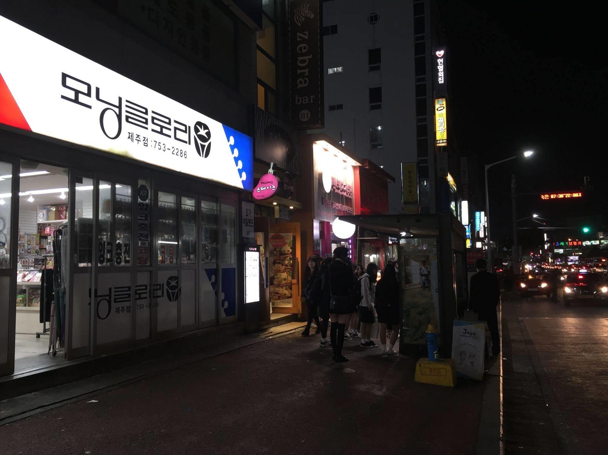 Backpackers In Jeju City Center Exteriör bild