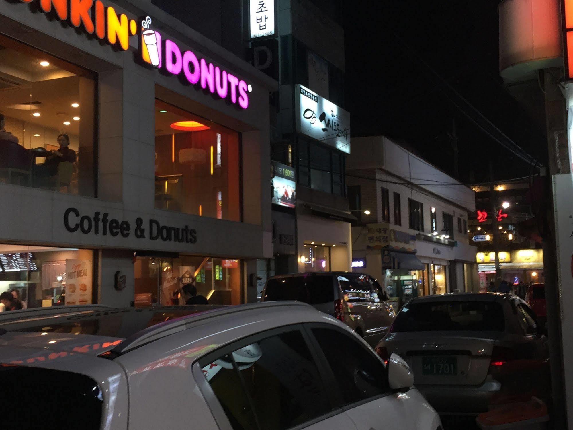 Backpackers In Jeju City Center Exteriör bild