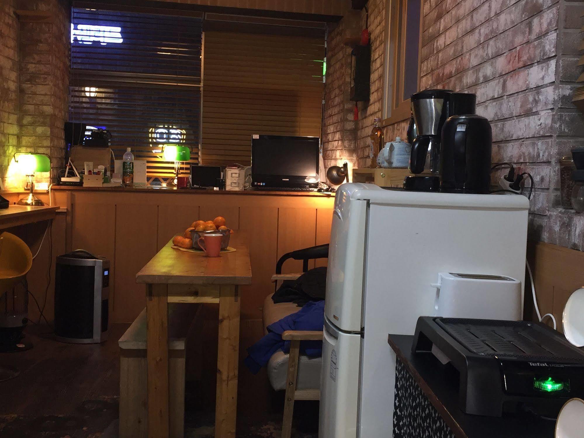 Backpackers In Jeju City Center Exteriör bild