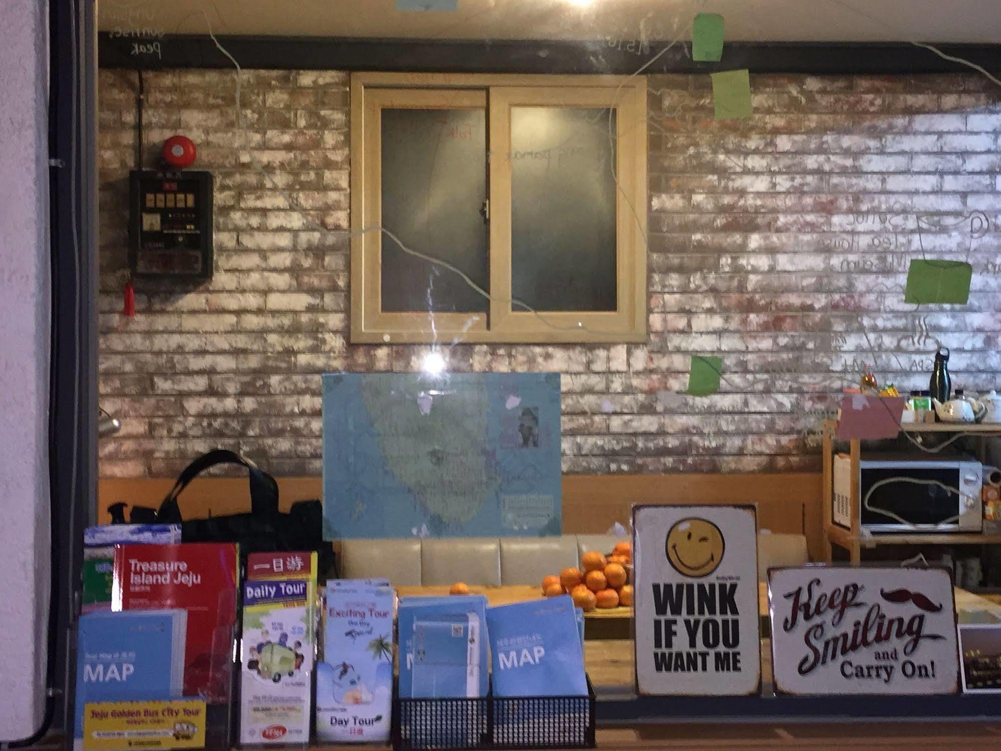 Backpackers In Jeju City Center Exteriör bild