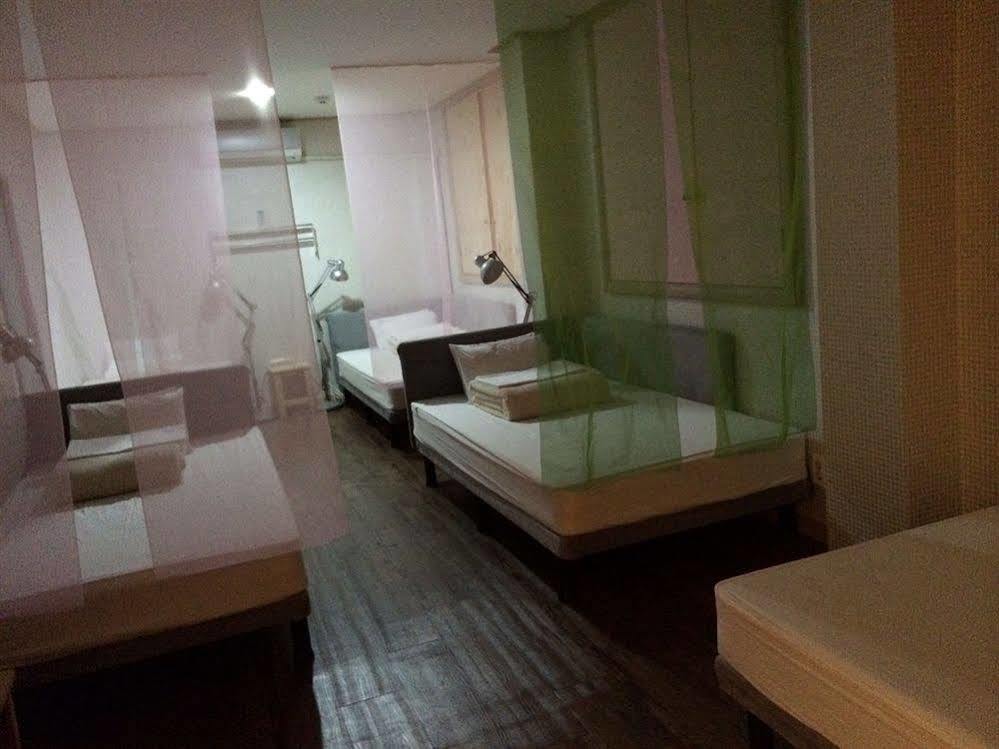 Backpackers In Jeju City Center Exteriör bild